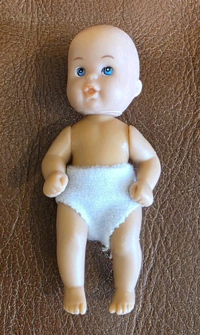 2.75 Inch Simba Blue Eyed Baby Plastic Fashion Doll With Diaper Moveable Limbs